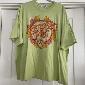 Daydreamer Fleetwood Mac Flower Crest OS Tee